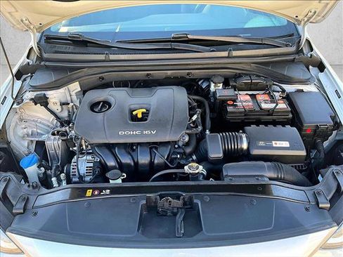 Used 2017 Hyundai Elantra Value Edition image 11