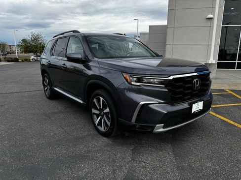 Used 2023 Honda Pilot Touring image 1