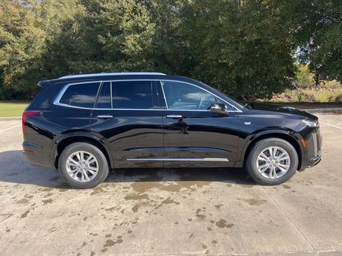 New 2025 Cadillac XT6 Luxury image 10