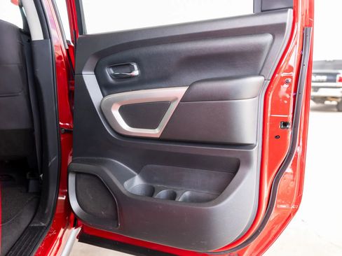 Used 2022 Nissan Titan SV w/ SV Convenience Package image 20