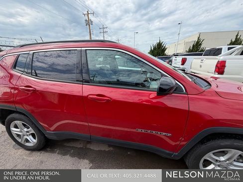 Used 2023 Jeep Compass Latitude AWD/4WD image 5