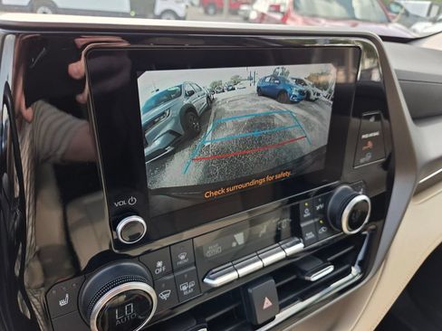 Used 2023 Toyota Highlander XLE FWD image 35