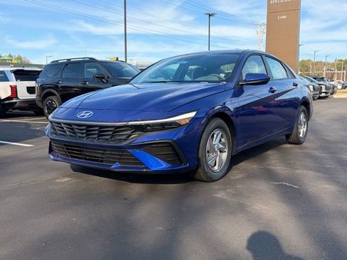 New 2026 Hyundai Elantra SE image 3