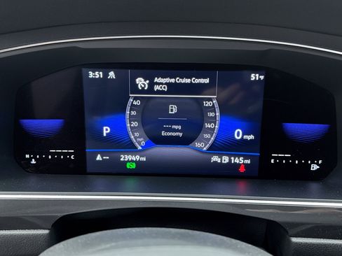 Used 2022 Volkswagen Tiguan SE image 9