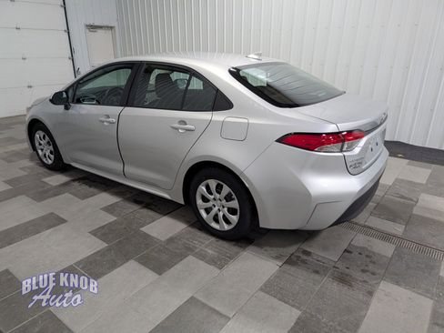 Used 2025 Toyota Corolla LE image 2