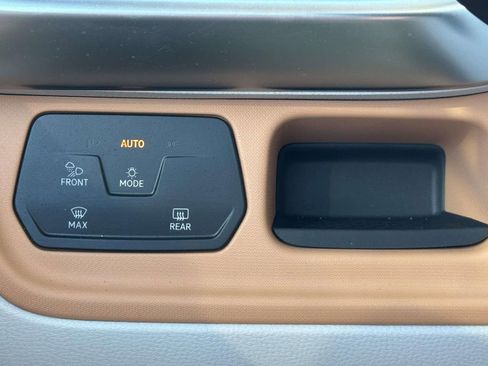 Used 2025 Volkswagen ID. Buzz 1st Edition image 24