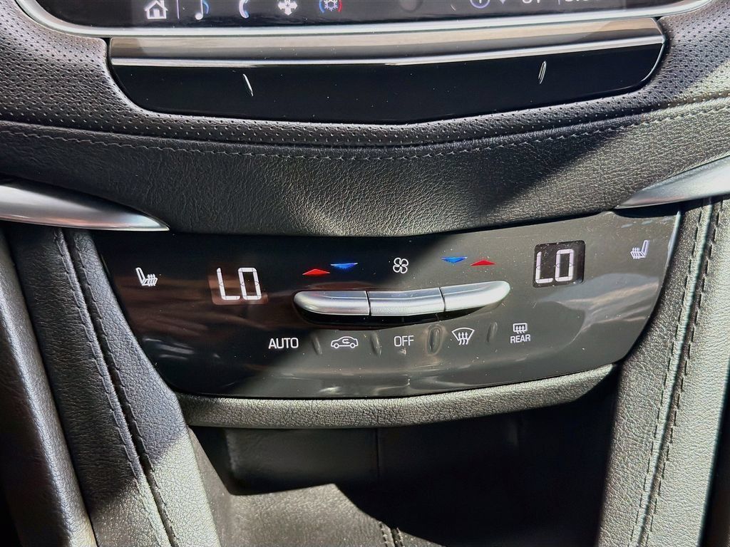 Certified 2024 Cadillac XT6 Luxury FWD image 35