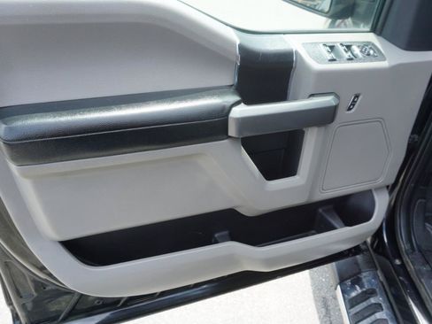 Used 2018 Ford F150 XLT w/ Heavy-Duty Payload Package AWD/4WD image 13