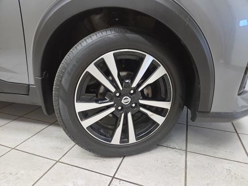 Used 2021 Nissan Kicks S FWD image 8