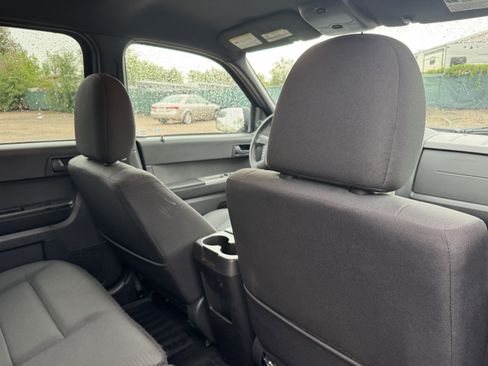 Used 2011 Ford Escape XLT AWD/4WD image 17