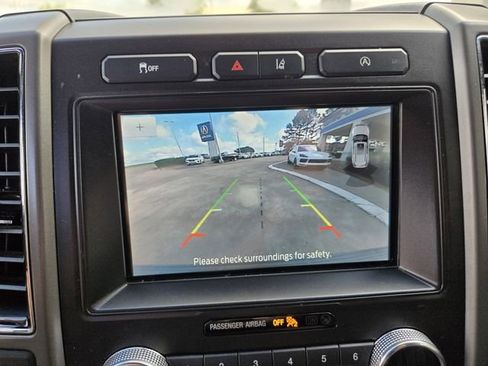 Used 2021 Ford Expedition XLT image 4