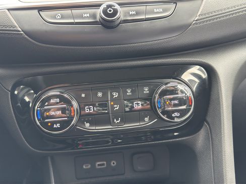 Used 2022 Buick Encore GX Essence FWD image 15