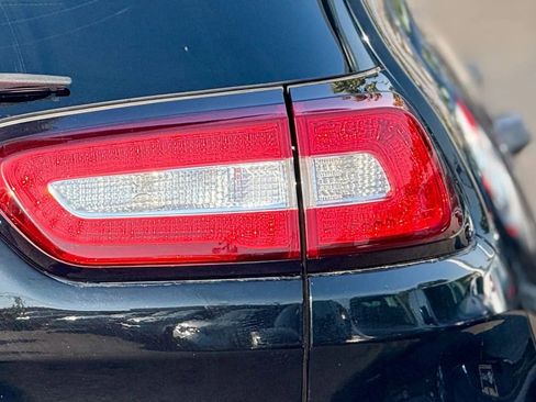 Used 2017 Jeep Cherokee Sport image 5