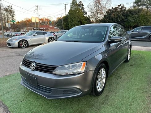 Used 2012 Volkswagen Jetta SE image 3