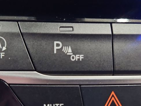 Used 2023 Chrysler Pacifica Touring-L image 48