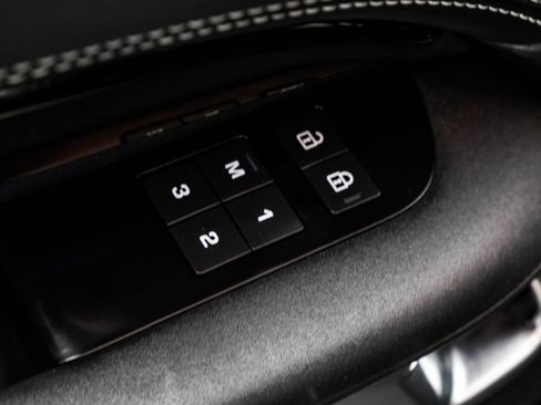Used 2022 Land Rover Discovery HSE R-Dynamic AWD/4WD image 47