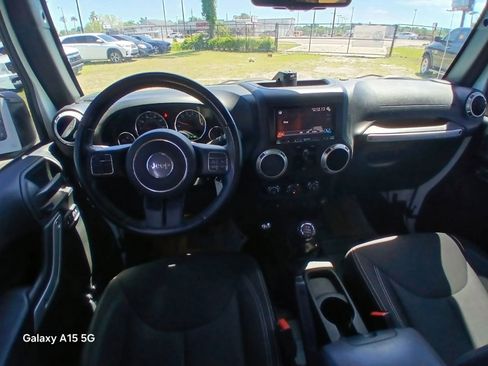 Used 2016 Jeep Wrangler Unlimited Sahara w/ Connectivity Group AWD/4WD image 23