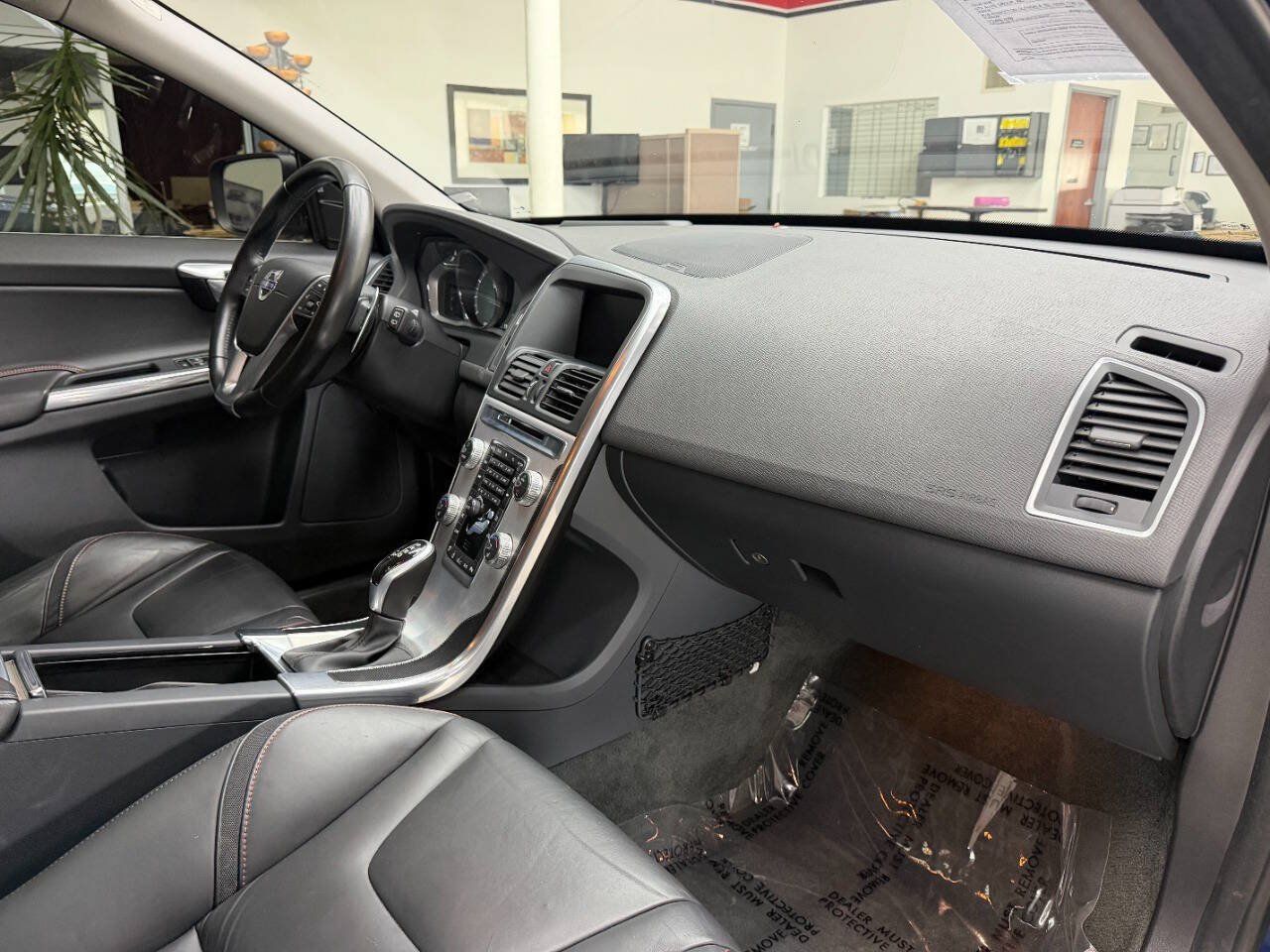 Used 2015 Volvo XC60 T6 Platinum AWD/4WD image 18