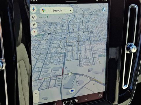 Used 2023 Volvo XC40 B5 Plus image 17