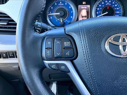 Used 2015 Toyota Sienna XLE Premium AWD/4WD image 23