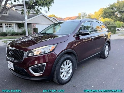 Used 2017 Kia Sorento FWD image 1