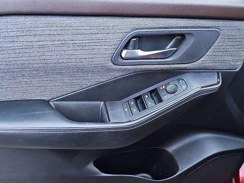 Certified 2021 Nissan Rogue SV image 13