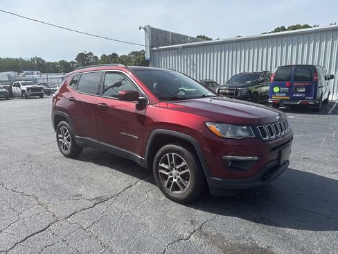 Used 2020 Jeep Compass Latitude AWD/4WD image 2