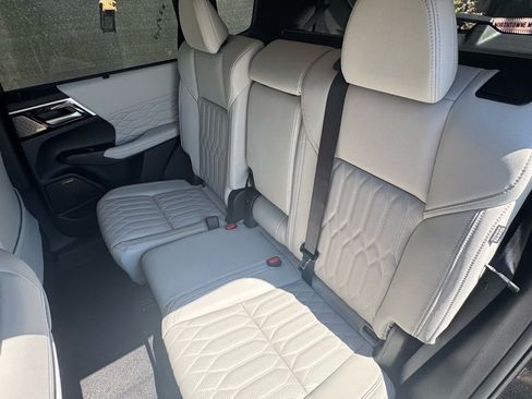 New 2025 Mitsubishi Outlander AWD image 21