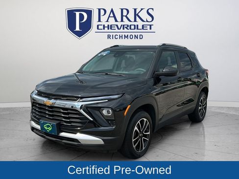 Used 2025 Chevrolet TrailBlazer LT AWD/4WD image 3