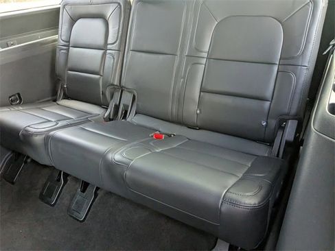 Used 2022 Lincoln Navigator 4WD image 21
