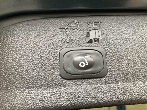 Used 2019 Ford Escape SEL image 47