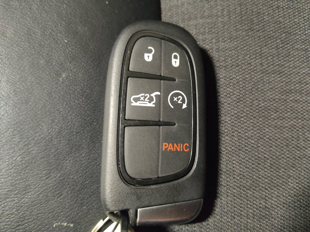 Used 2017 Jeep Cherokee Trailhawk w/ Comfort/Convenience Group AWD/4WD image 32