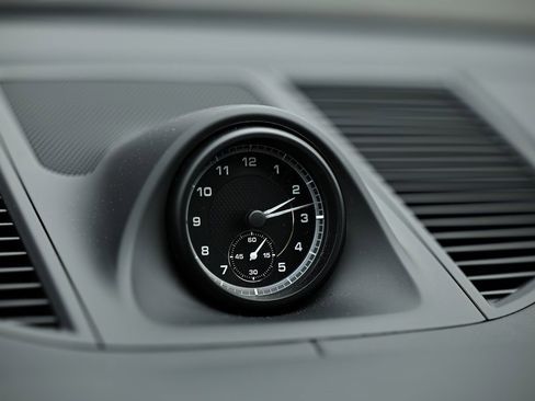 Used 2024 Porsche Macan image 35