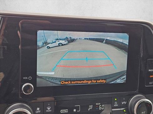 Used 2023 Toyota Highlander LE image 12