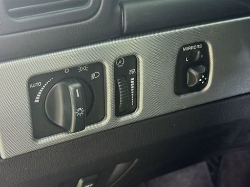 Used 2005 Ford Thunderbird image 11