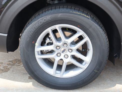 New 2026 Ford Explorer Active RWD image 18