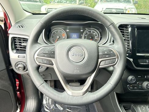 Used 2019 Jeep Cherokee Limited FWD image 16