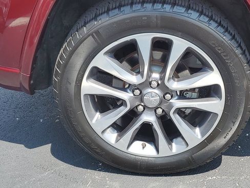Certified 2017 Jeep Grand Cherokee Overland AWD/4WD image 6