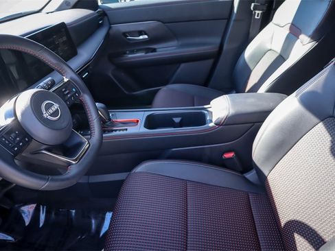 Used 2025 Nissan Kicks SR w/ SR Premium Package image 7