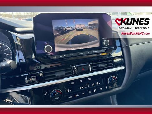 Used 2025 Nissan Pathfinder SV image 26