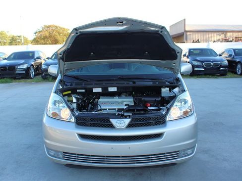 Used 2005 Toyota Sienna XLE image 26