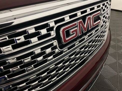 Used 2017 GMC Acadia Denali w/ Technology Package FWD image 11