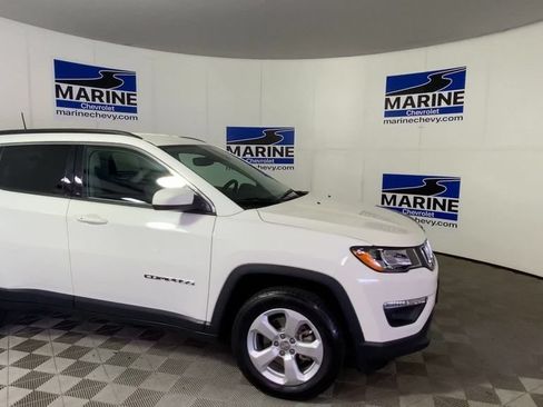 Used 2019 Jeep Compass Latitude AWD/4WD image 3