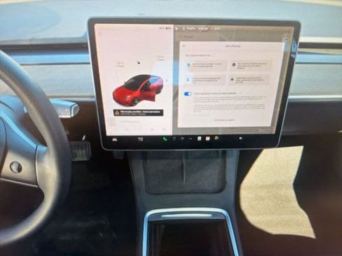 Used 2021 Tesla Model 3 Standard Range image 9