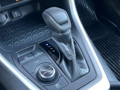 Certified 2022 Toyota RAV4 LE AWD/4WD image 23