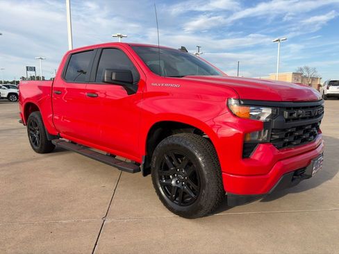 Used 2024 Chevrolet Silverado 1500 Custom image 4