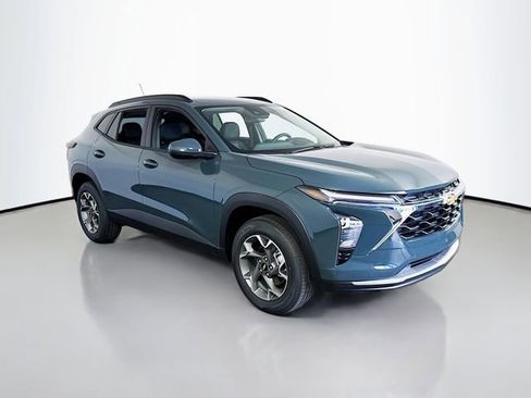 New 2026 Chevrolet Trax LT w/ LT Convenience Package FWD image 2