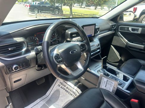 Used 2021 Ford Explorer XLT w/ Equipment Group 202A AWD/4WD image 21
