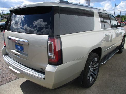 Used 2016 GMC Yukon XL Denali AWD/4WD image 5