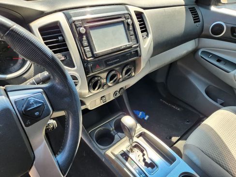 Used 2015 Toyota Tacoma 4x4 Double Cab w/ SR5 Package image 11